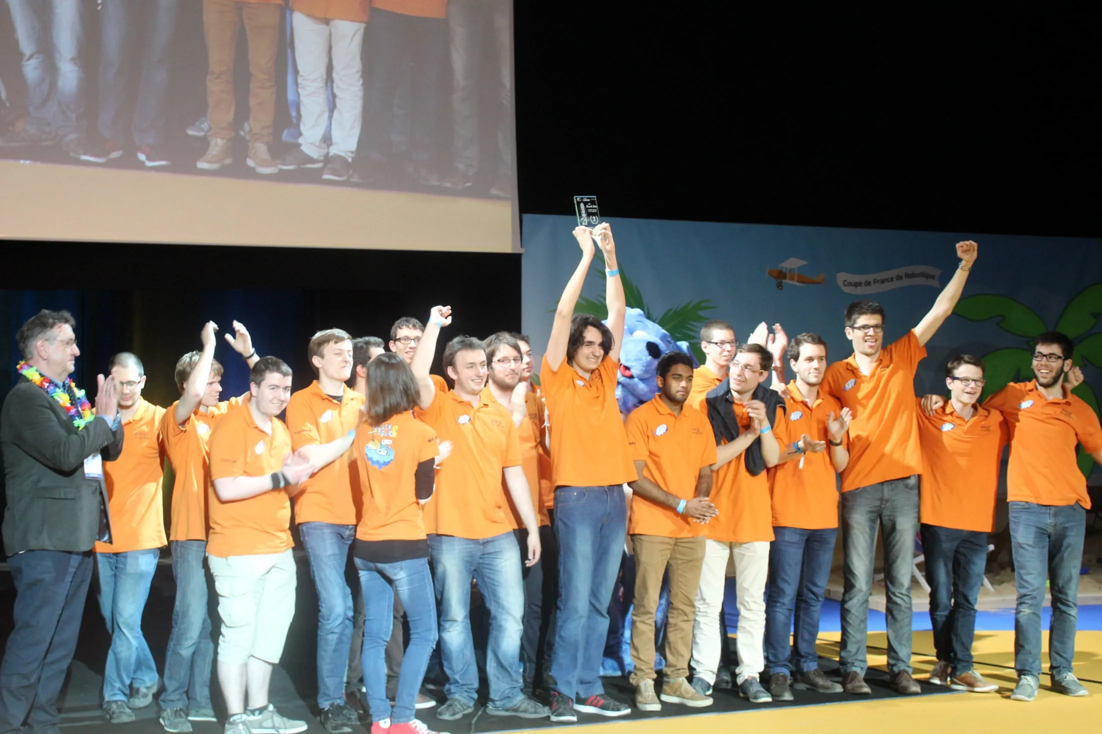 L'équipe RobotESEO de la saison 2015-2016, thème « BeachBots »