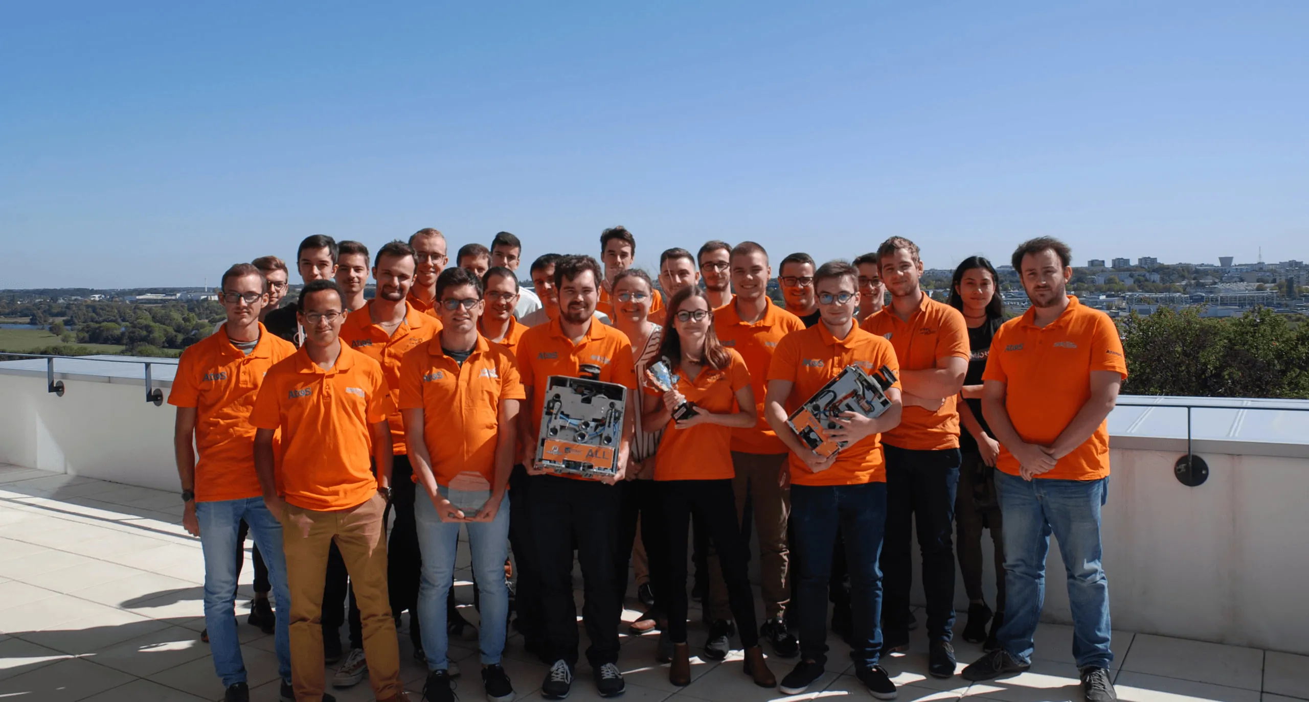 L'équipe RobotESEO de la saison 2018-2019, thème « Atom Factory »