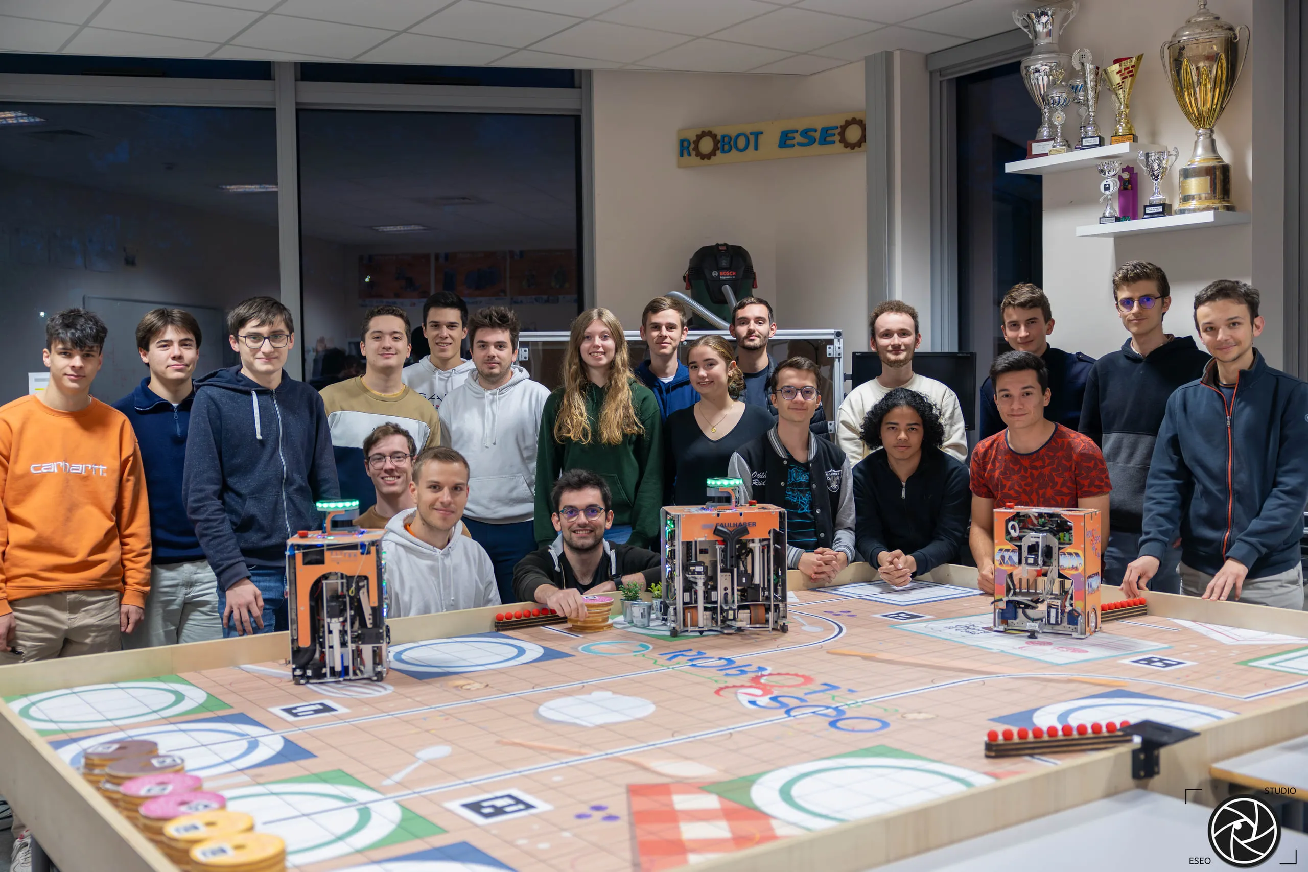 L'équipe RobotESEO de la saison 2023-2024, thème « Farming Mars »
